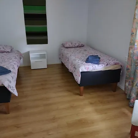 Saarnimaja Pensión *